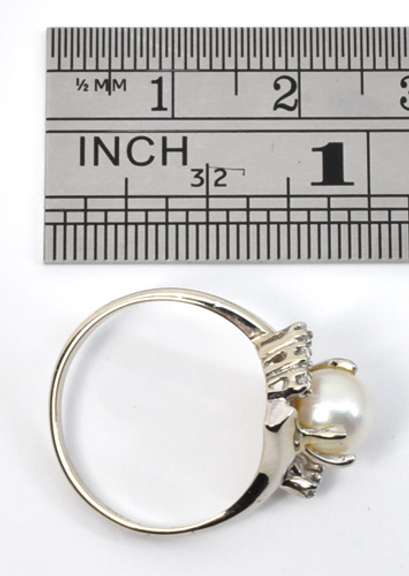 Pearl & Diamond White Gold Ring