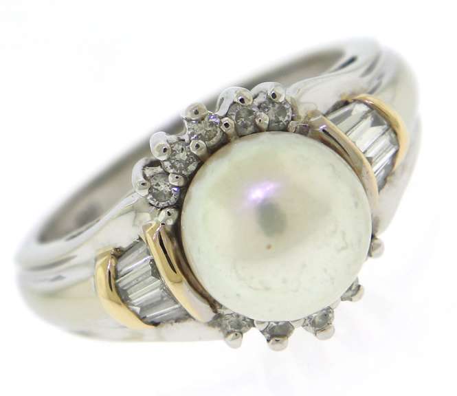 Elegant White Gold Pearl & Diamond Ring