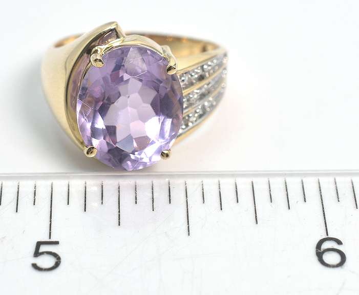 Splendid Amethyst & Accent Diamond Ring in Yellow Gold