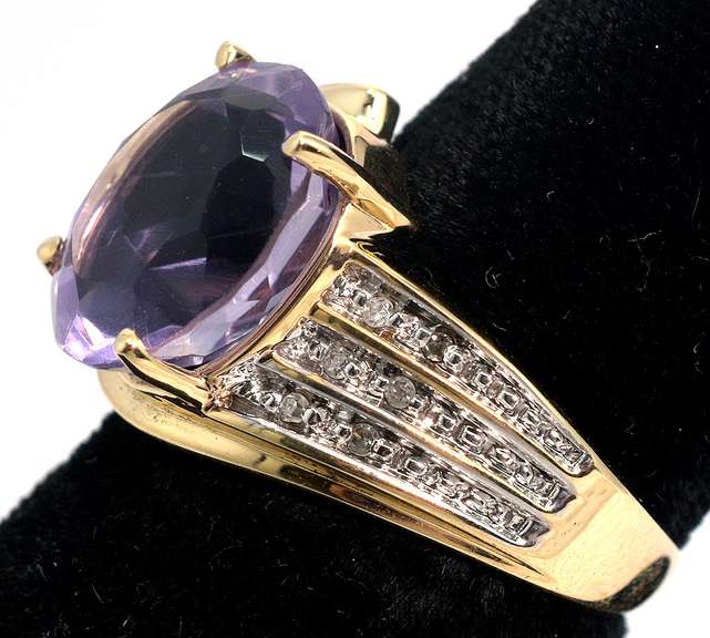Splendid Amethyst & Accent Diamond Ring in Yellow Gold