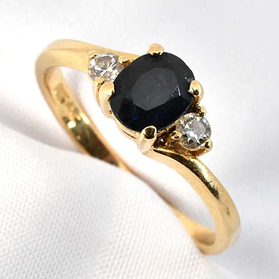 Traditional Sapphire & Diamond Ring