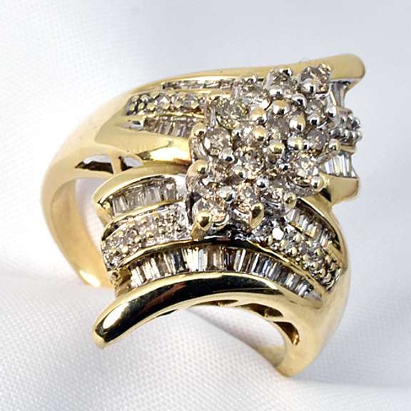 Flashy Cluster of Round & Baguette Diamonds