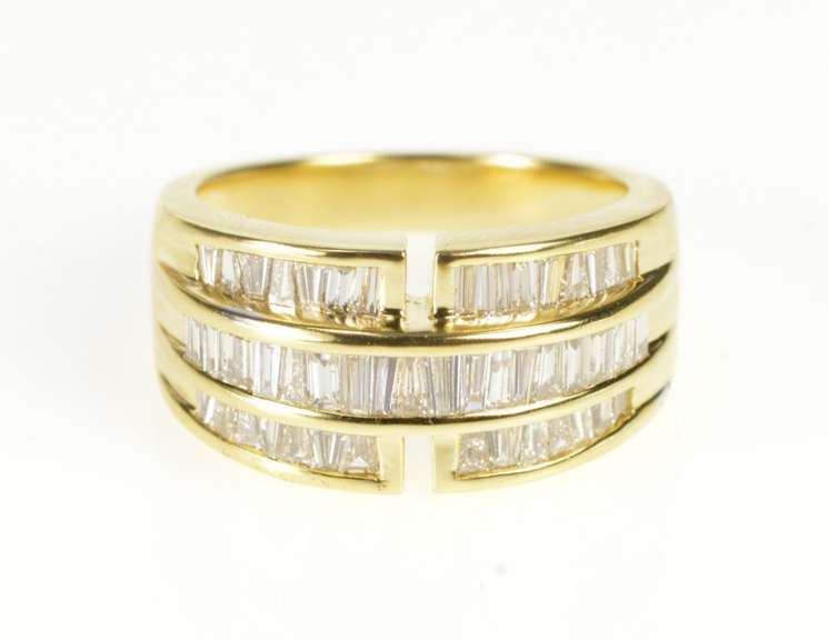 18K Yellow Gold Flashy Diamond Baguette Fashion Graduated Ring