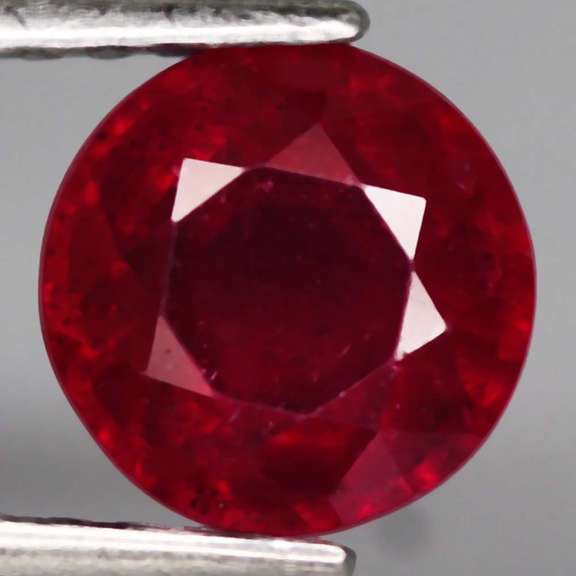 Gorgeous deep red 2.53ct Ruby solitaire