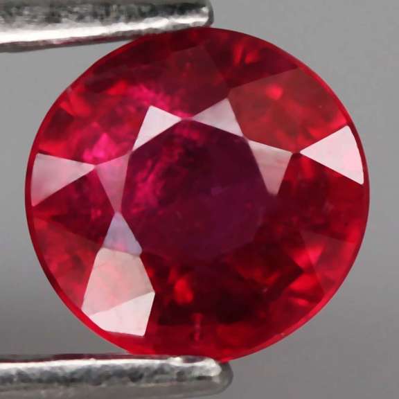 Beautiful deep red 1.04ct Ruby solitaire