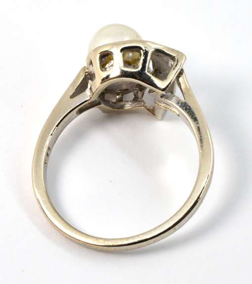 Organic WG Pearl & Diamond Ring