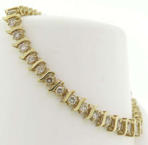 Elegant Round Brilliant Cut Diamond S Link Bracelet