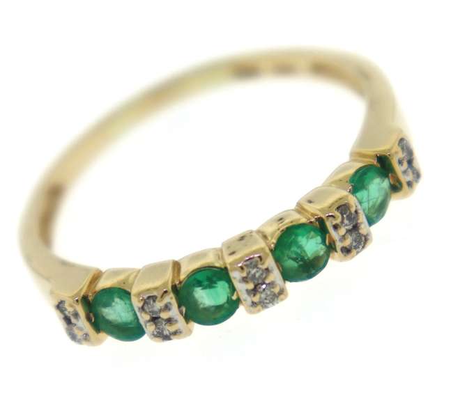 Gorgeous Emerald & Diamond Accent Ring