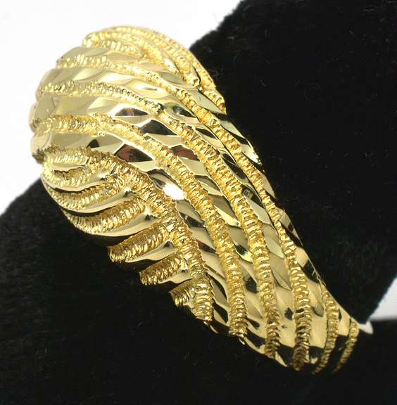 Dazzling 14KT Yellow Gold Ring