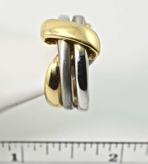 Beautifully Designed 18K Two-Tone Gold Ring