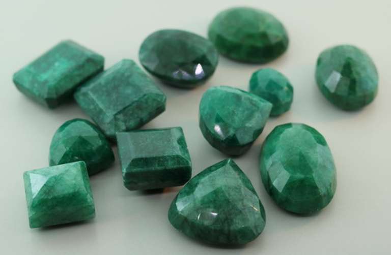 Huge 1,055ct 12 piece Emerald parcel