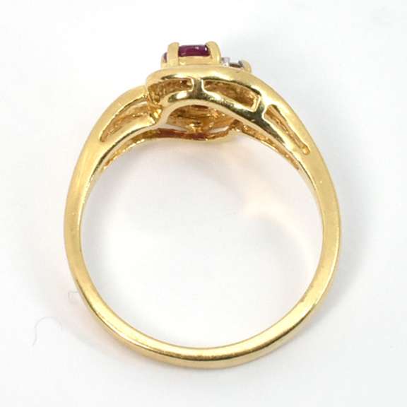 Cute Ruby & Diamond Ring