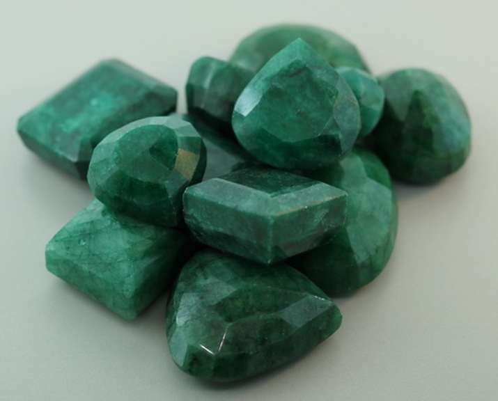 Huge 1,055ct 12 piece Emerald parcel