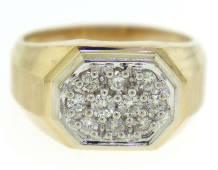 Gent's Yellow Gold Diamond Ring