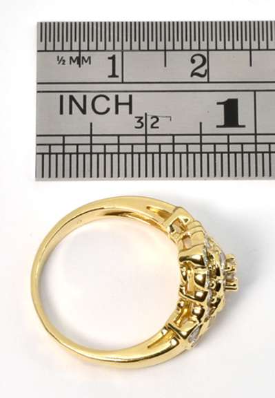 Stylish 18k Diamond Cluster