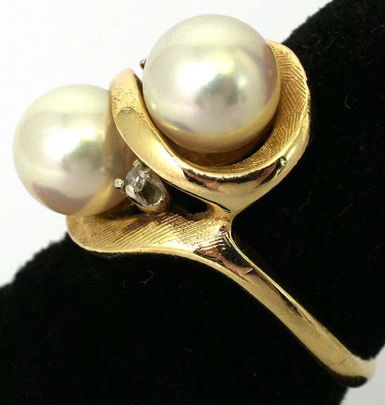 Unique 14KT Pearl Ring with Diamond Accents