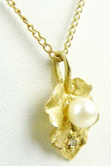 Vintage 14K Pearl & Diamond Leaf Pendant & Chain