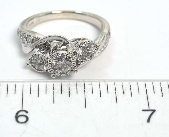 Glittering Diamond Ring in 14KT White Gold