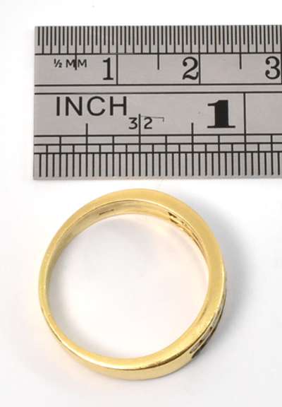 Easy to Wear Sapphire & Diamond Ring