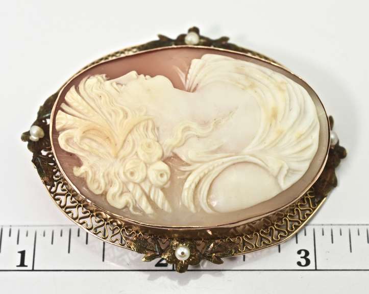 Beautifully Carved 10K Vintage Cameo