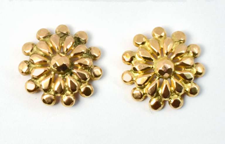 Intricate High Karet Stud Earrings