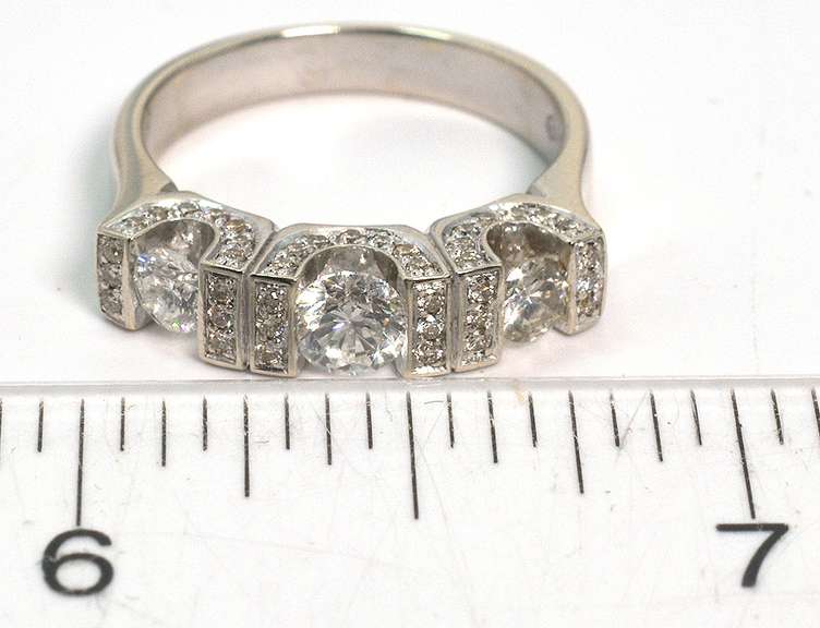 Dazzling 1.0CTW Diamond Ring in 14KT White Gold