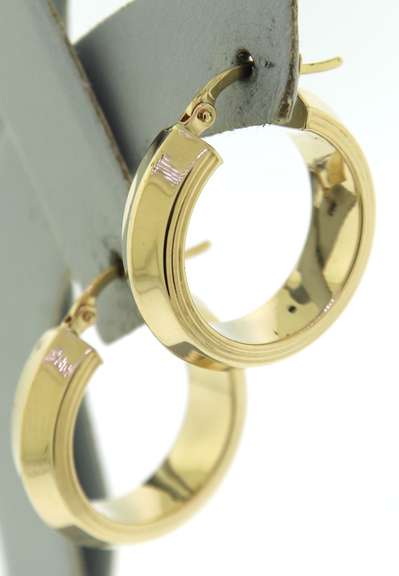 Beautiful Yellow Gold Knife Edge Hoop