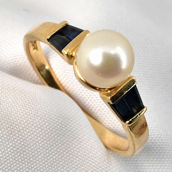 Tasteful Pearl and Sapphire Ring