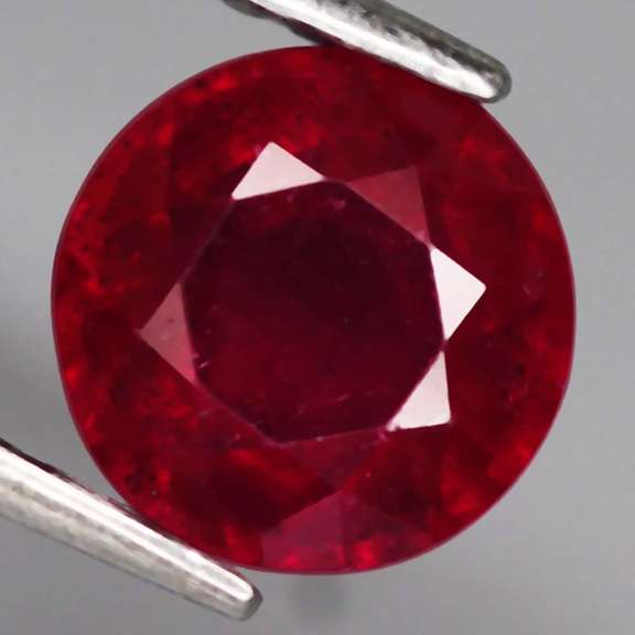 Gorgeous deep red 2.53ct Ruby solitaire