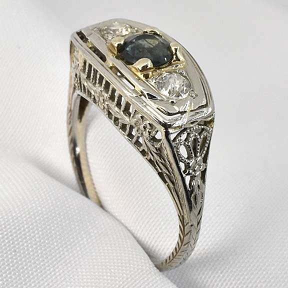 Antique Sapphire & Diamond Filigree Ring
