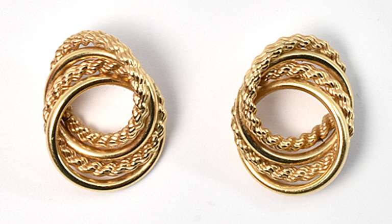Easy to Wear Swirl Post Earrings