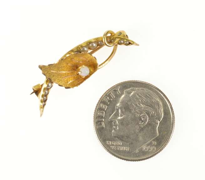 10K Yellow Gold Victorian Moon Pearl Peas in a Pod Lily Pin/Brooch