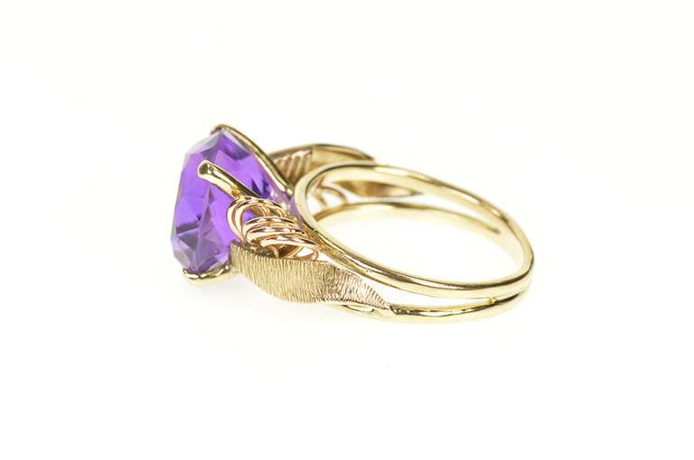 14K Yellow Gold 1960's Retro Amethyst Loop Bypass Cocktail Ring