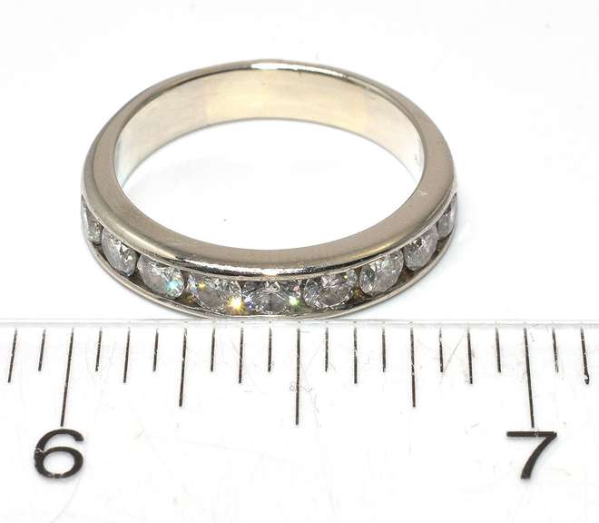 Incredible 14KT White Gold 1.0CTW Diamond Band Ring