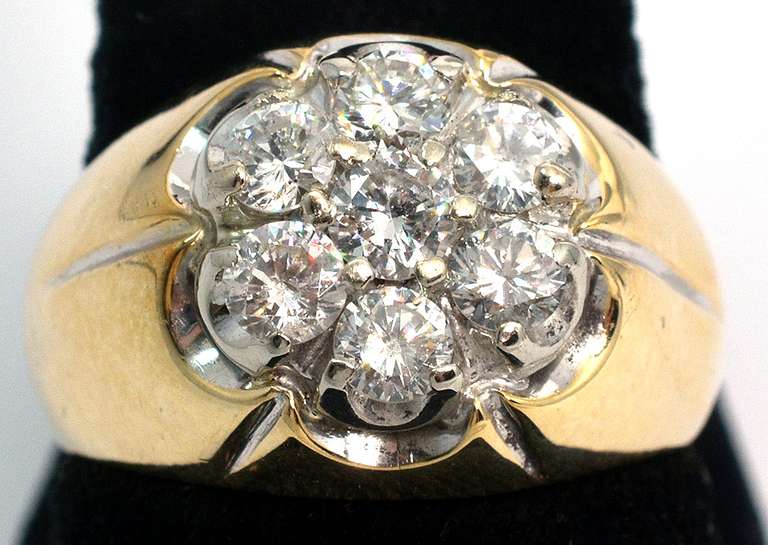 Eye-Catching Diamond Cluster Ring in Yellow Gold