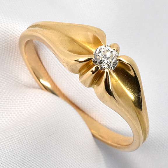 Vintage 1/10 carat Diamond Ring