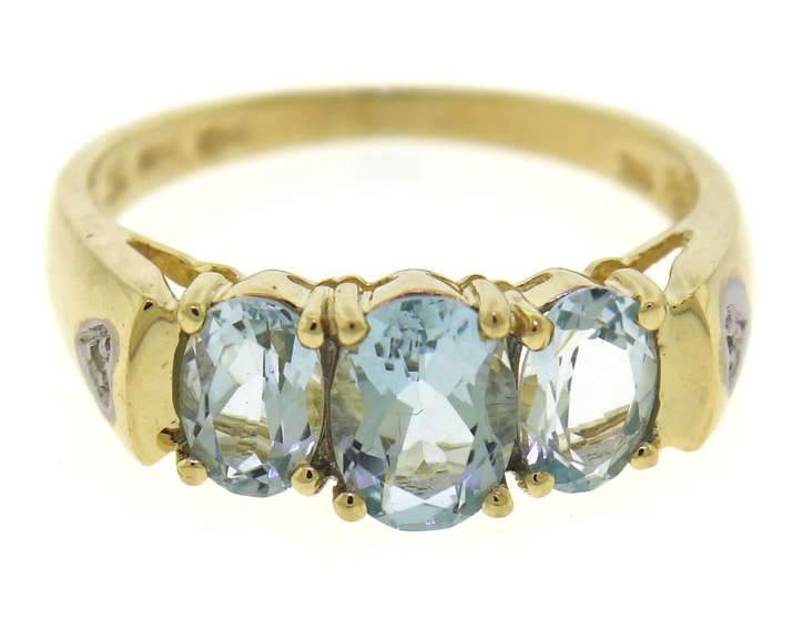 Fabulous Yellow Gold Aquamarine & Diamond Ring