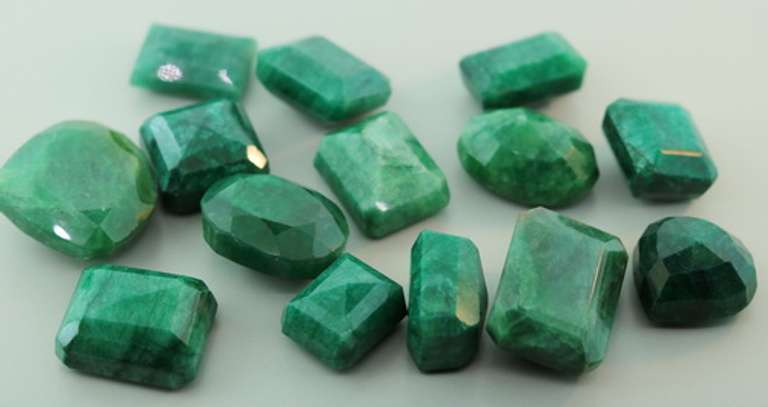 Huge 1,151ct 14 piece Emerald parcel