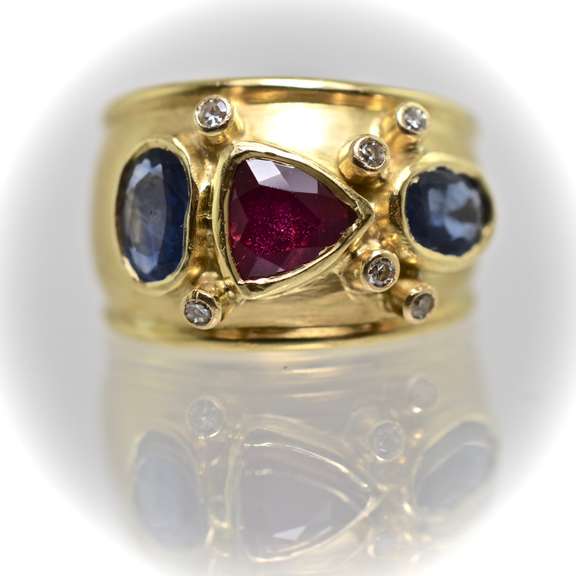 Wonderfully Artistic 18K Ruby & Sapphire Ring