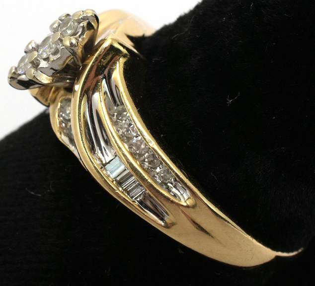 Round & Baguette Diamond Ring in Yellow Gold