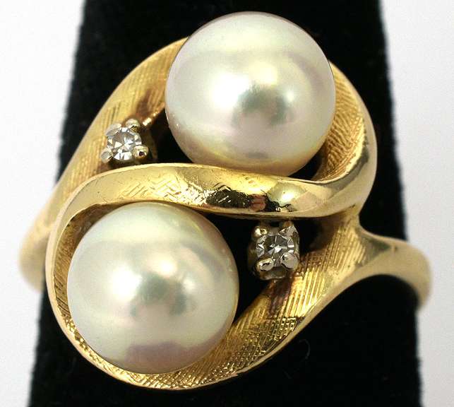 Unique 14KT Pearl Ring with Diamond Accents