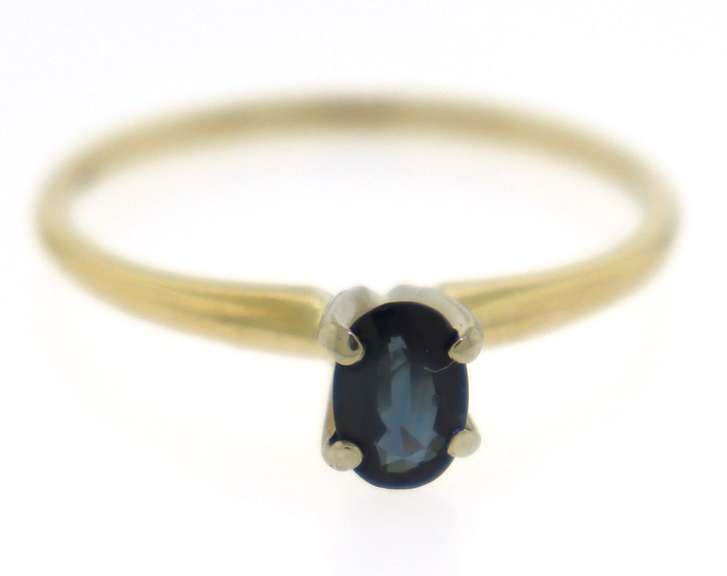 Beautiful Oval Sapphire Yellow Gold Ring