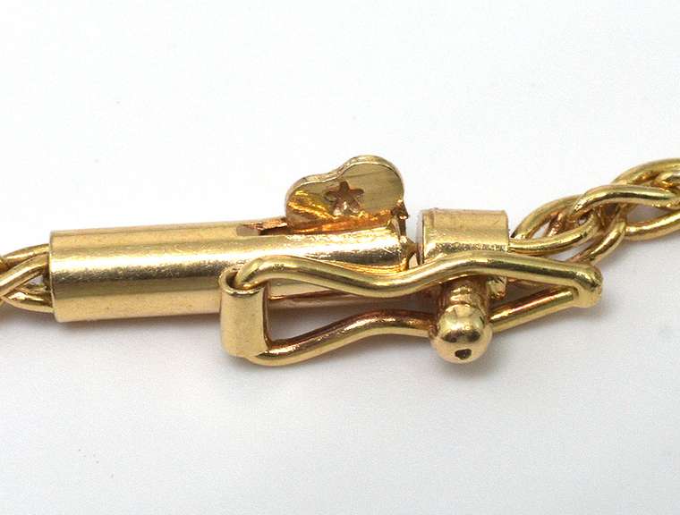 Stunning 0.69CTW Diamond Necklace in 14KT Yellow Gold