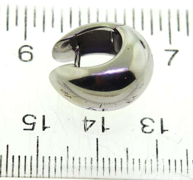 Beautiful 18kt Puffed Huggie Hoops