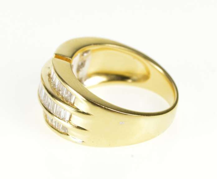 18K Yellow Gold Flashy Diamond Baguette Fashion Graduated Ring