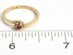 Sweet Vintage Ruby Ring in Gold