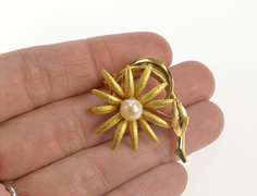 18K Yellow Gold Ornate Retro Flower Pearl Inset Fashion Pin/Brooch