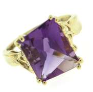Stunning Yellow Gold Amethsyt Ring