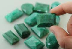 Huge 908ct 14 piece Emerald parcel