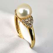 Elegant Pearl and Diamond Ring